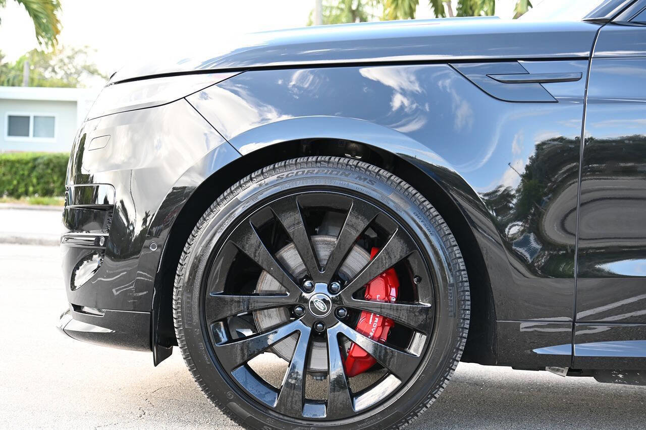 Used 2025 Land Rover Range Rover Sport Dynamic SE image 14