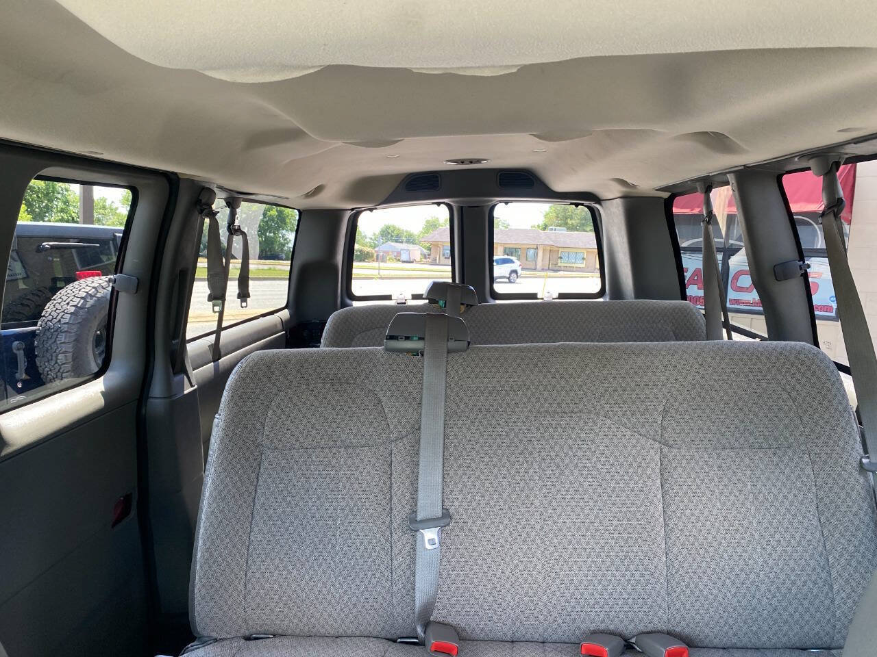Used 2008 Chevrolet Express 1500 Passenger w/ LT Preferred Equipment Group RWD image 16