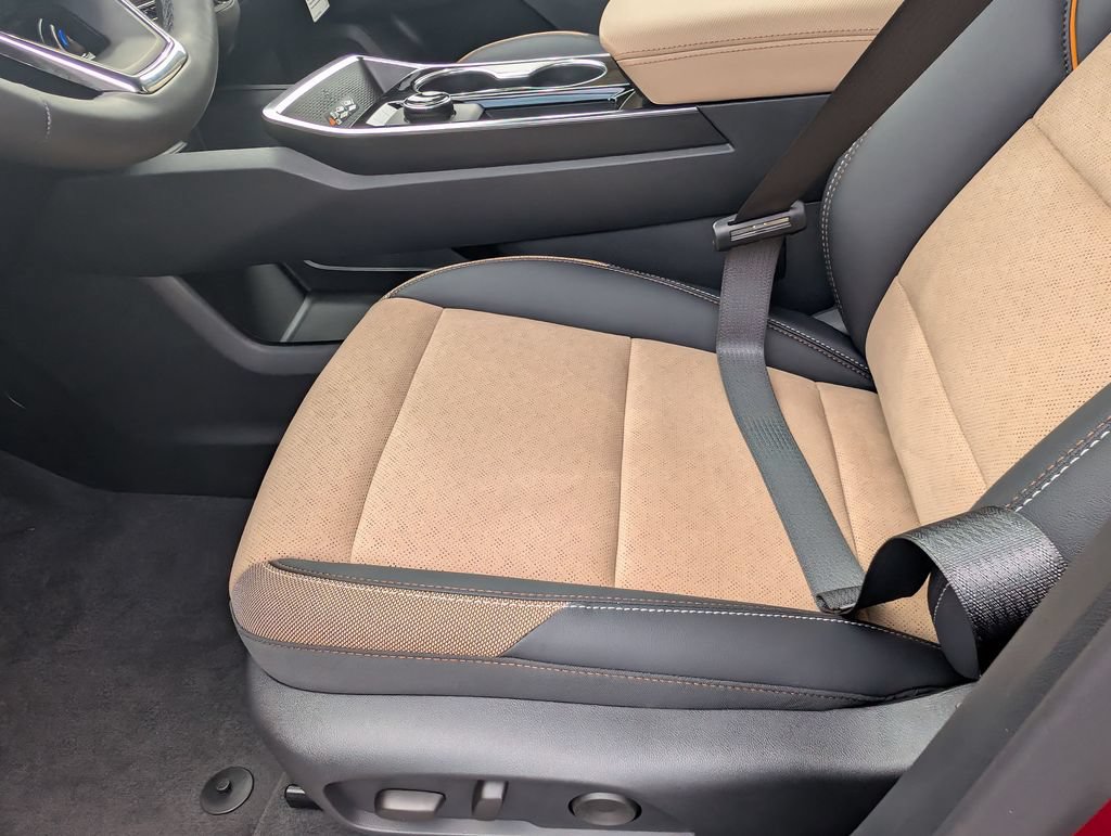 New 2026 Chevrolet Equinox ACTIV w/ Convenience Package III AWD/4WD image 21