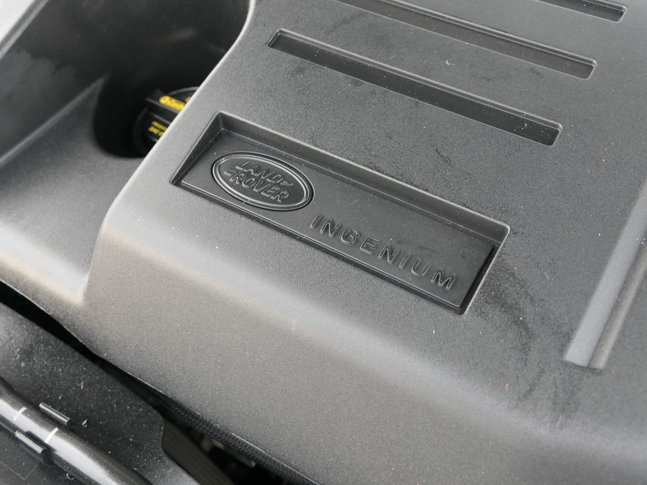 Used 2024 Land Rover Defender 130 X-Dynamic SE image 33