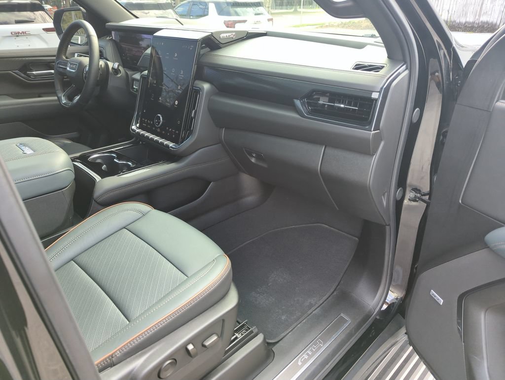 Used 2025 GMC Yukon AT4 w/ AT4 Premium Package AWD/4WD image 39