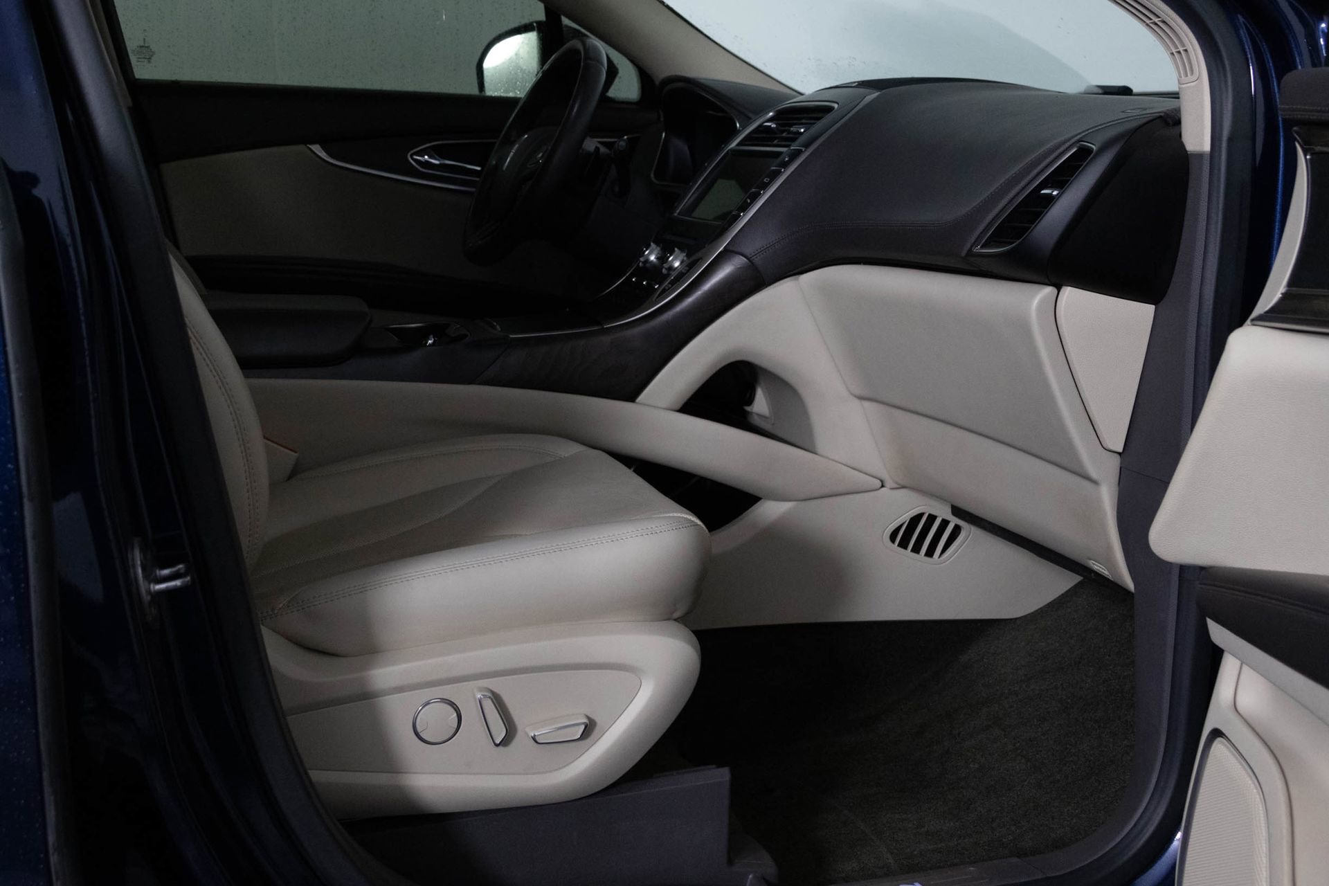 Used 2017 Lincoln MKX Reserve image 40