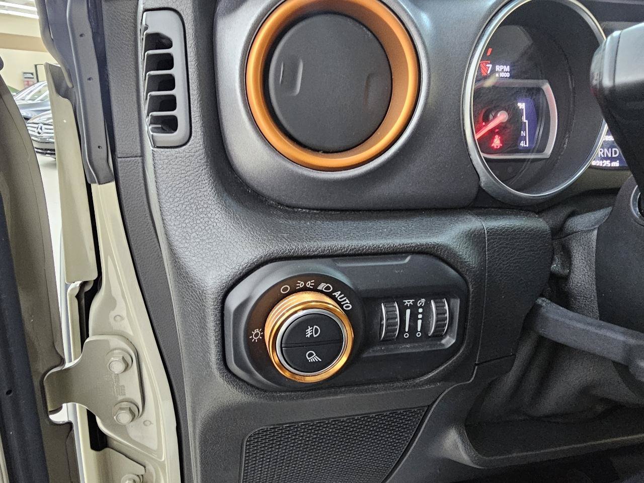 Used 2020 Jeep Gladiator Mojave AWD/4WD image 33