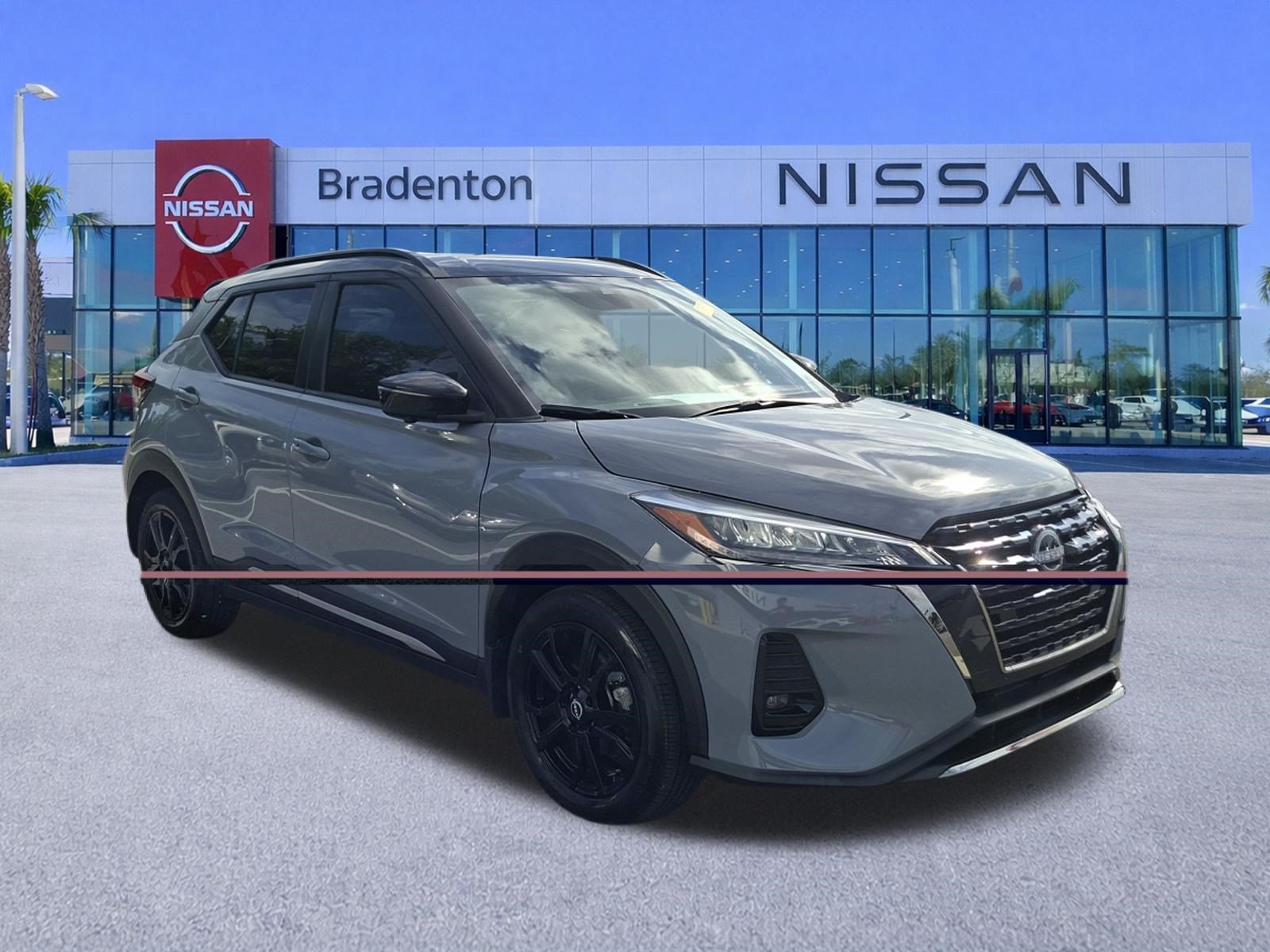Certified 2024 Nissan Kicks SR FWD image 3