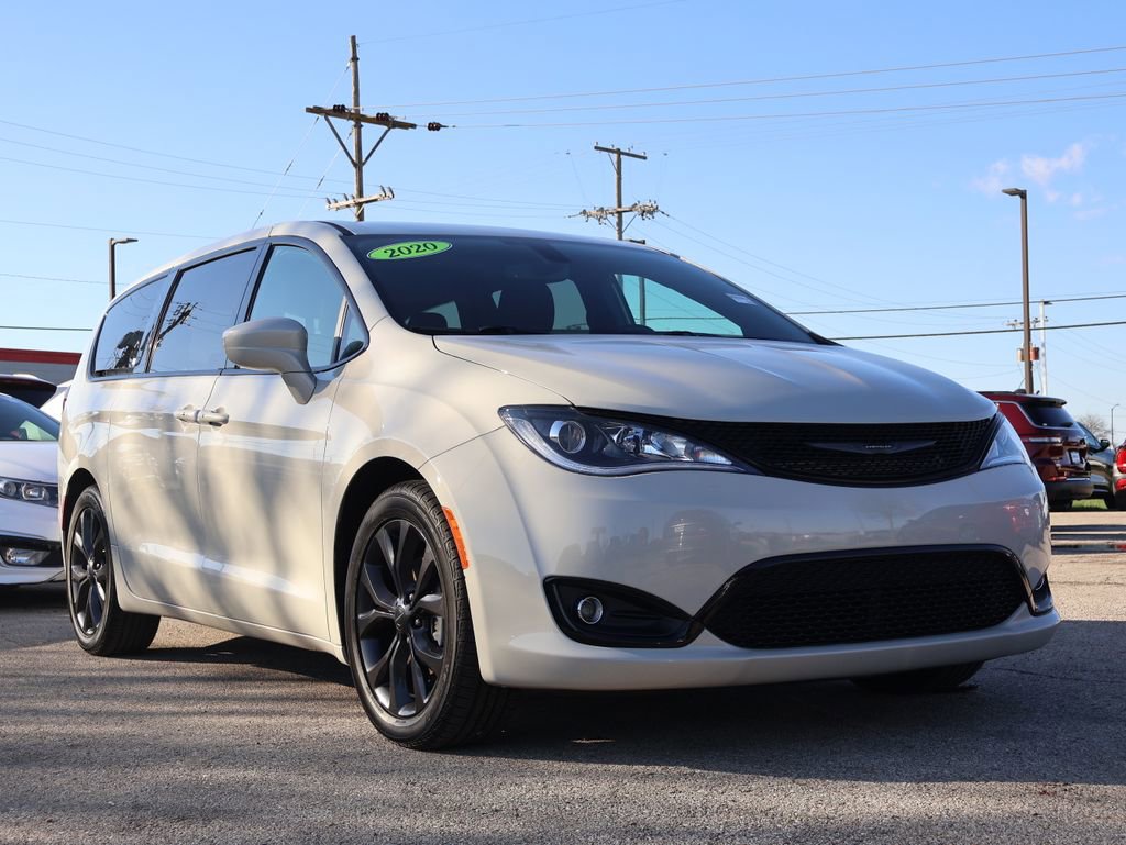 Used 2020 Chrysler Pacifica Touring w/ S Appearance Package image 1