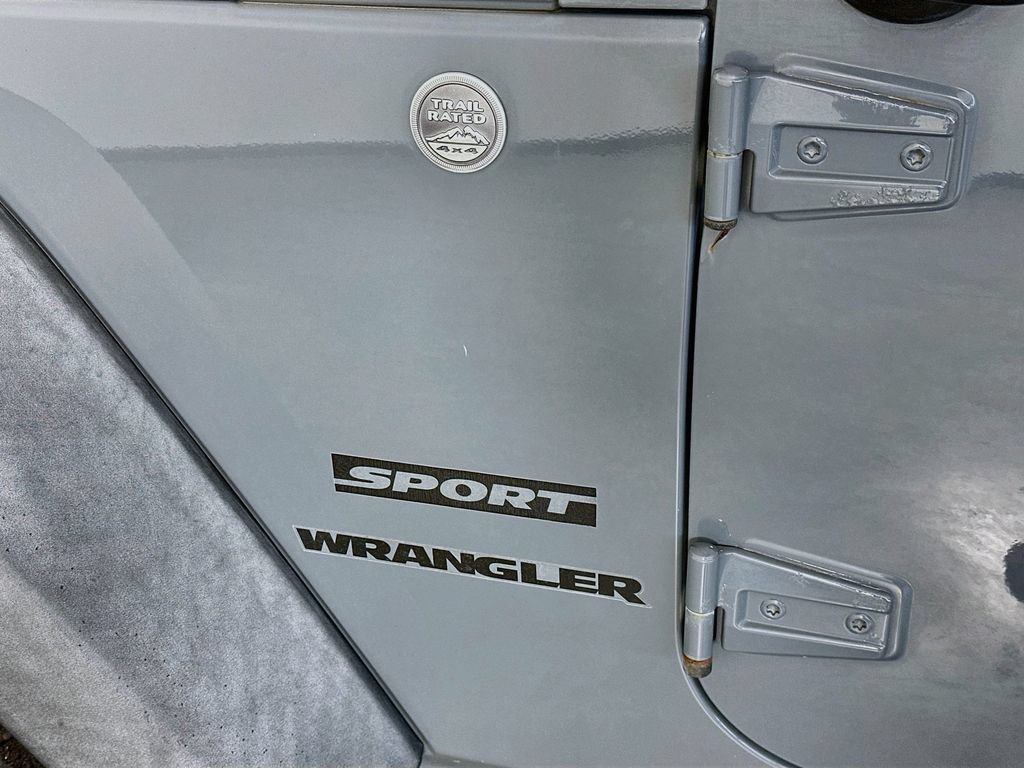 Used 2015 Jeep Wrangler Sport w/ Connectivity Group AWD/4WD image 23