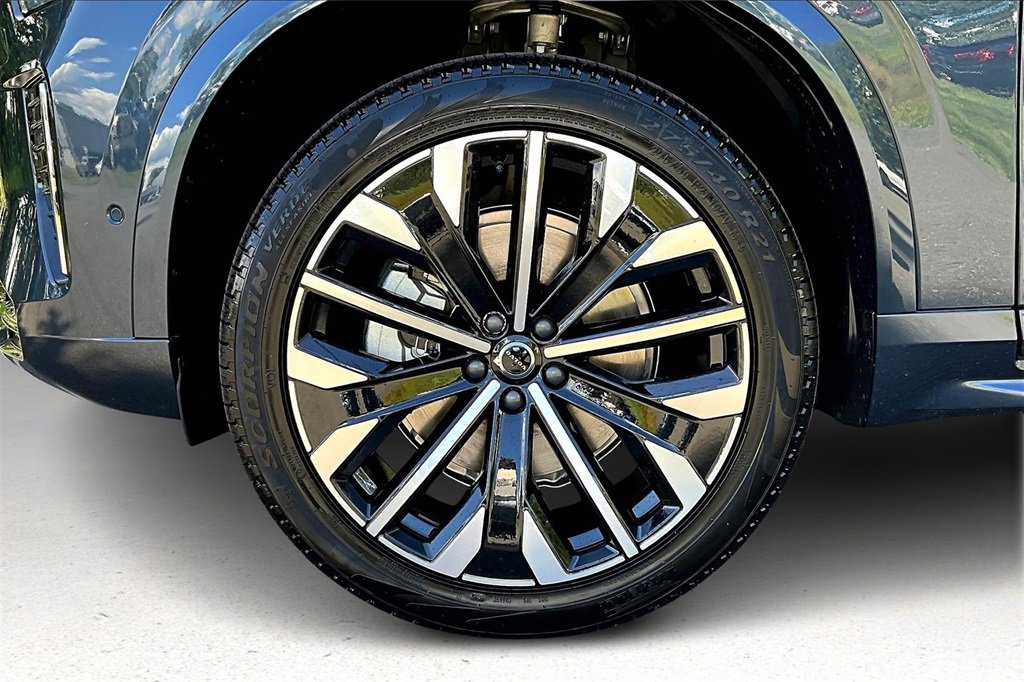 New 2026 Volvo XC90 B6 Plus w/ Protection Package Premier image 13