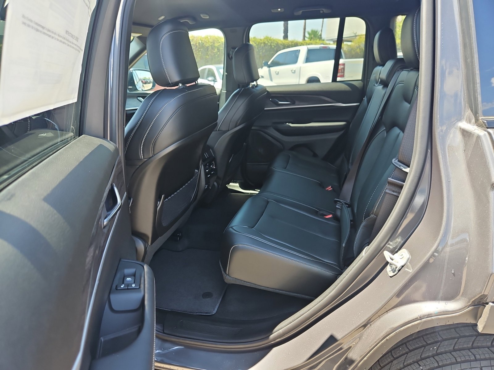 New 2025 Jeep Grand Cherokee Limited w/ Trailer Tow Package image 17