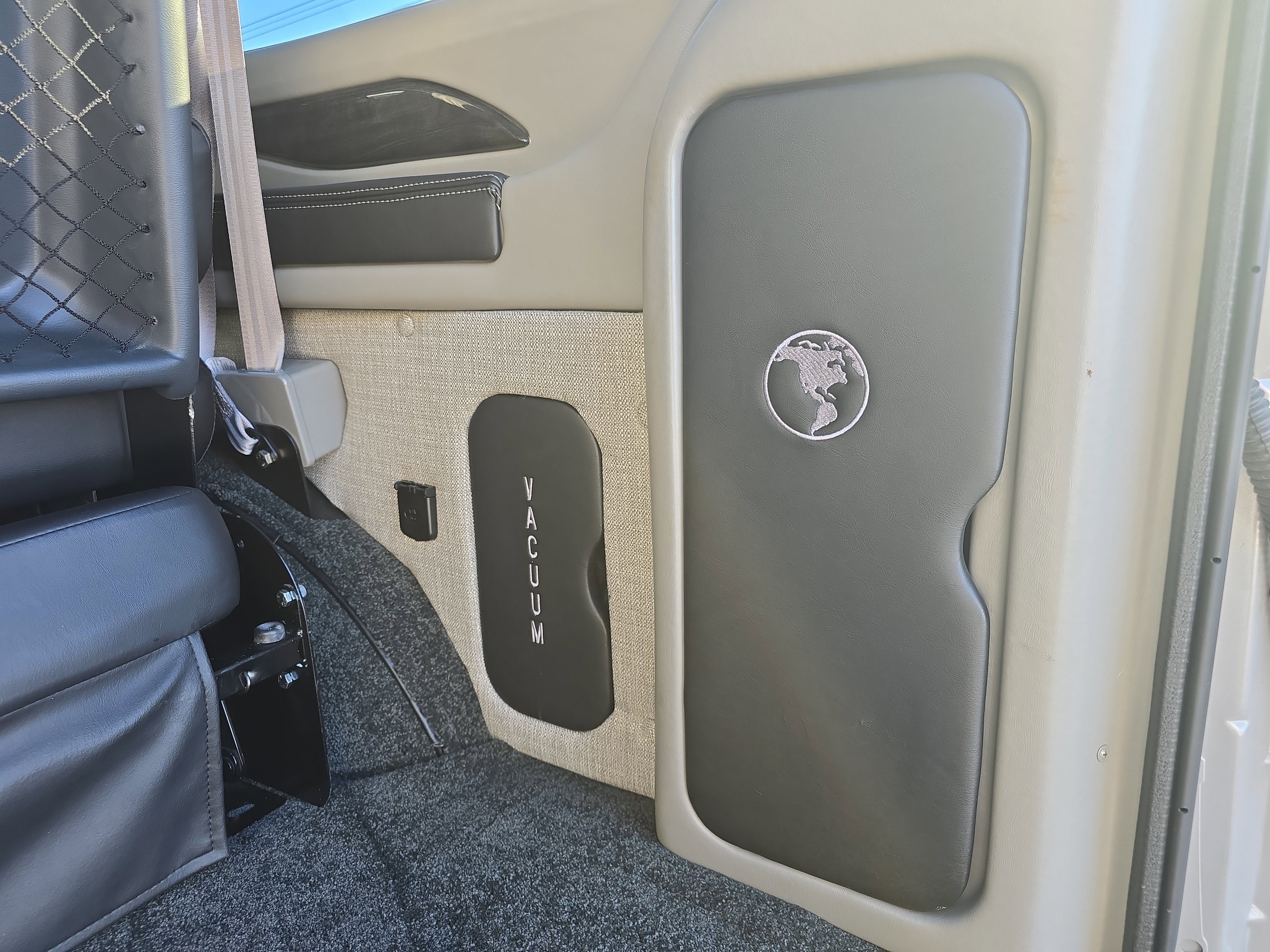 Used 2021 Chevrolet Express 2500 LS w/ Enhanced Convenience Package image 7