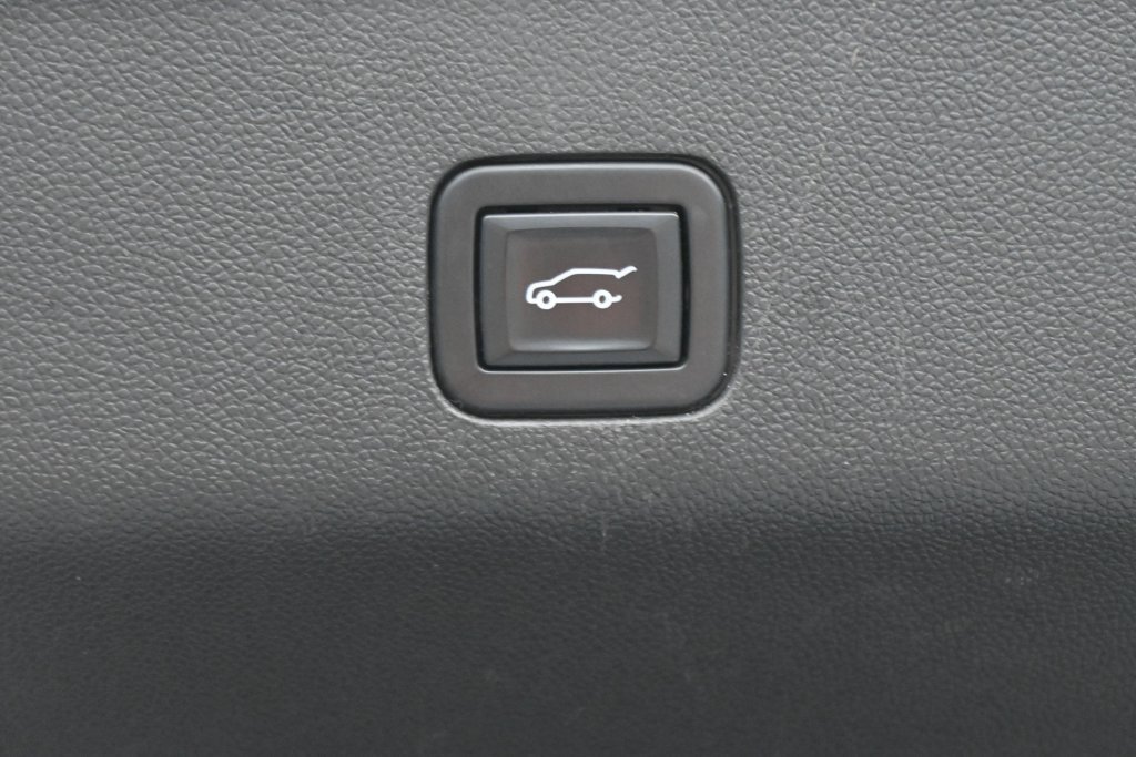 Used 2022 GMC Yukon SLT w/ SLT Premium Package AWD/4WD image 32
