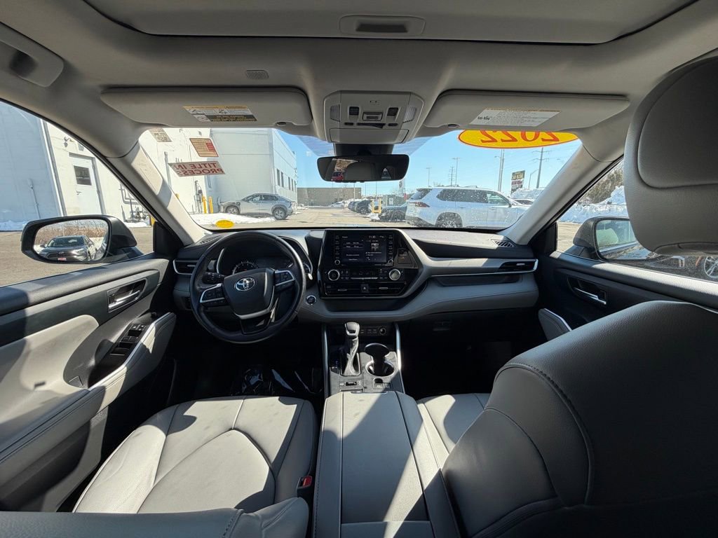 Used 2022 Toyota Highlander XLE image 46