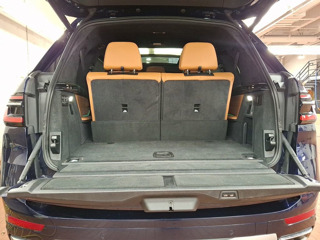Certified 2023 BMW X7 xDrive40i w/ Executive Package image 28