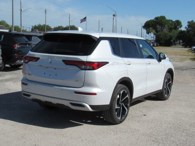 Used 2024 Mitsubishi Outlander SE AWD/4WD image 3