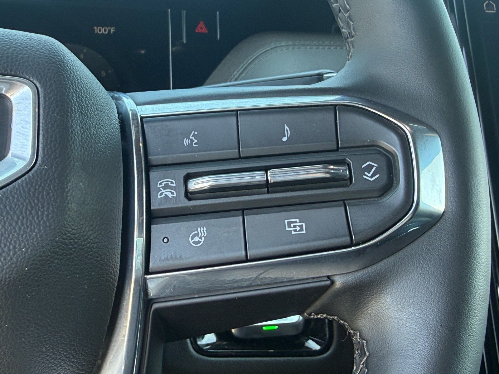 Used 2025 GMC Yukon XL Denali AWD/4WD image 15