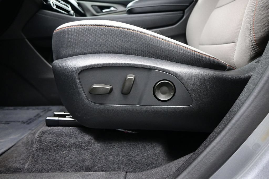 Used 2025 Chevrolet Traverse LT AWD/4WD image 14