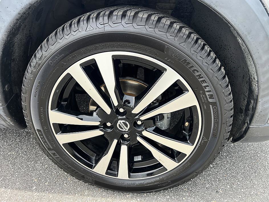 Used 2019 Nissan Kicks SV image 12