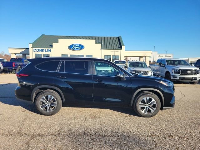 Used 2024 Toyota Highlander XLE image 22