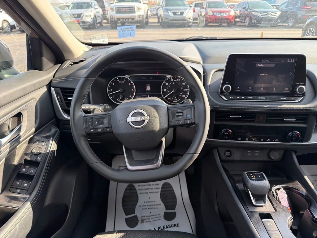 Used 2025 Nissan Rogue SV image 15