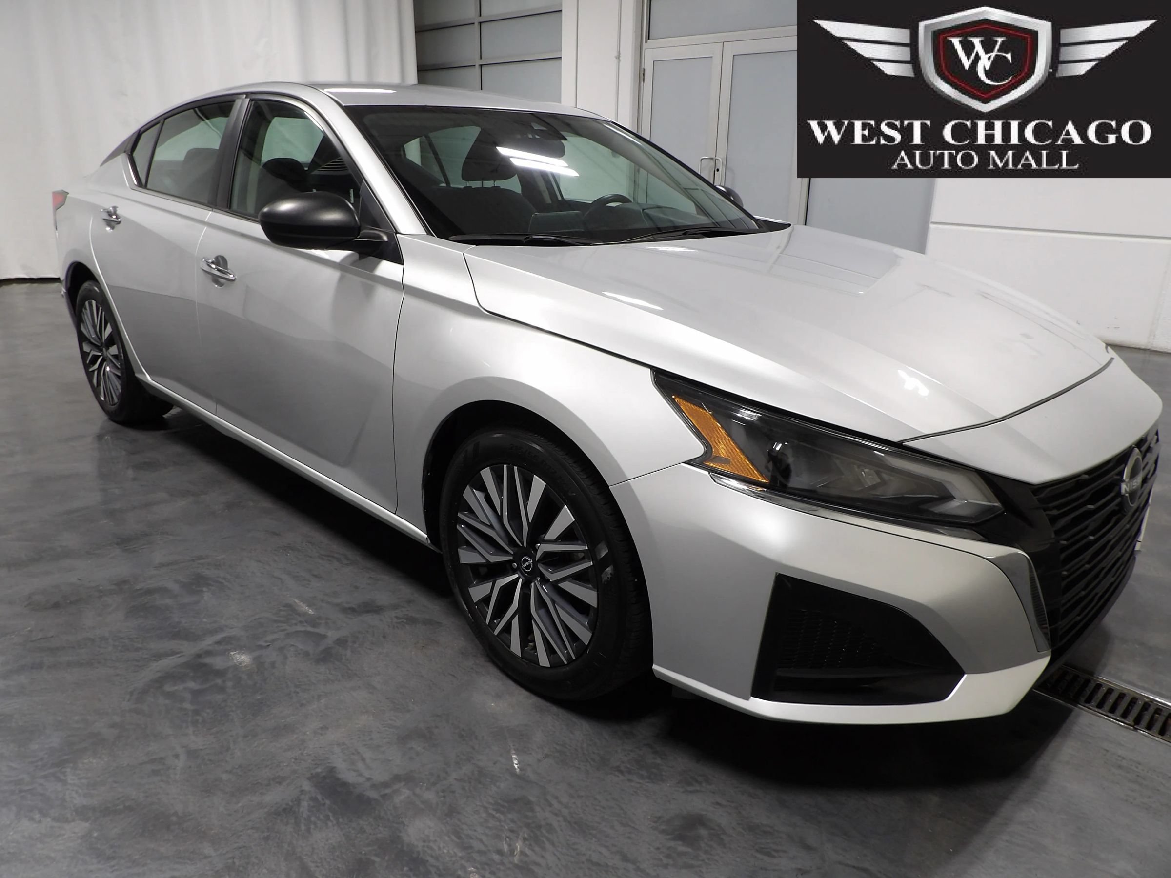 Used 2024 Nissan Altima 2.5 SV FWD image 1