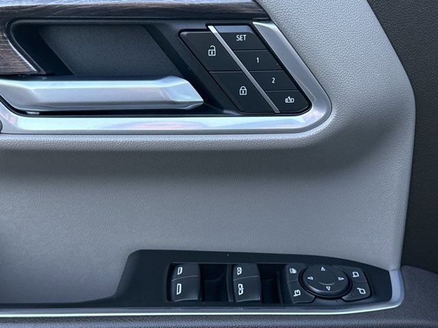 Used 2025 Chevrolet Silverado 1500 LTZ image 18