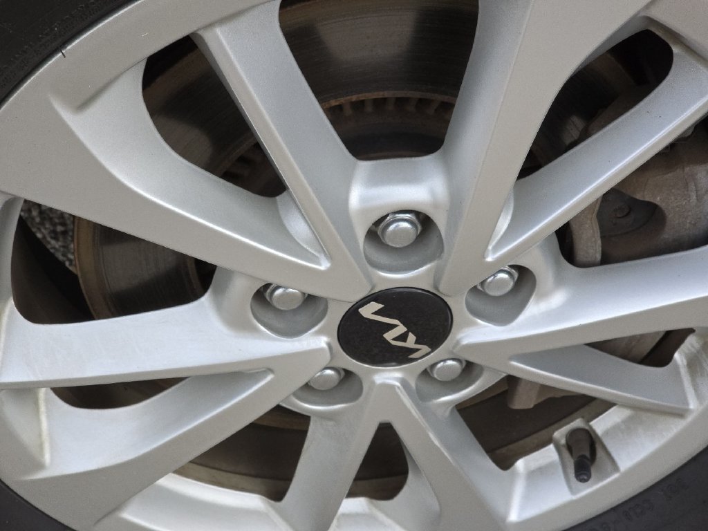 Used 2022 Kia Carnival LX FWD image 11