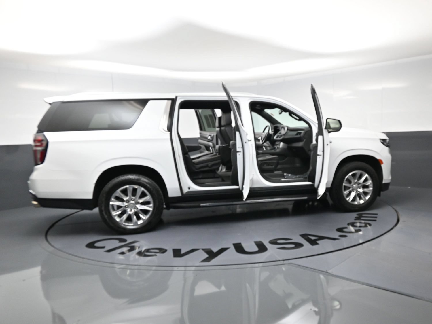 Used 2022 Chevrolet Suburban Premier RWD image 25