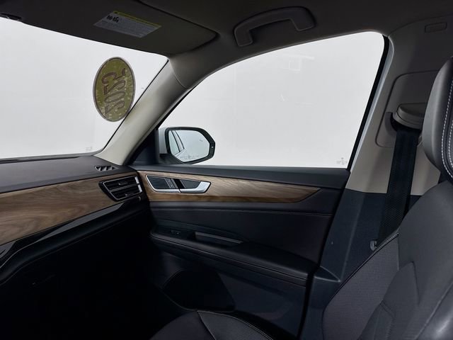 Used 2025 Volkswagen Atlas SE image 24