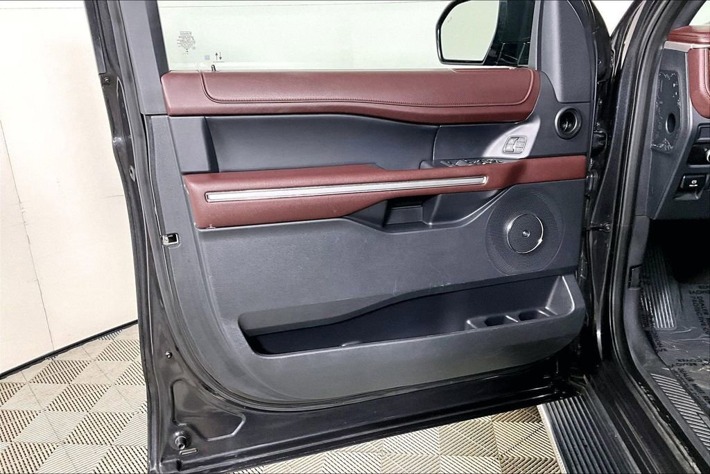 Used 2023 Ford Expedition Limited image 23