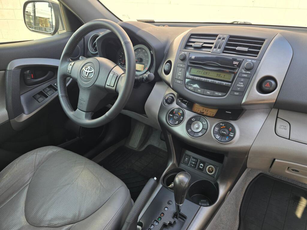 Used 2011 Toyota RAV4 Limited AWD/4WD image 12