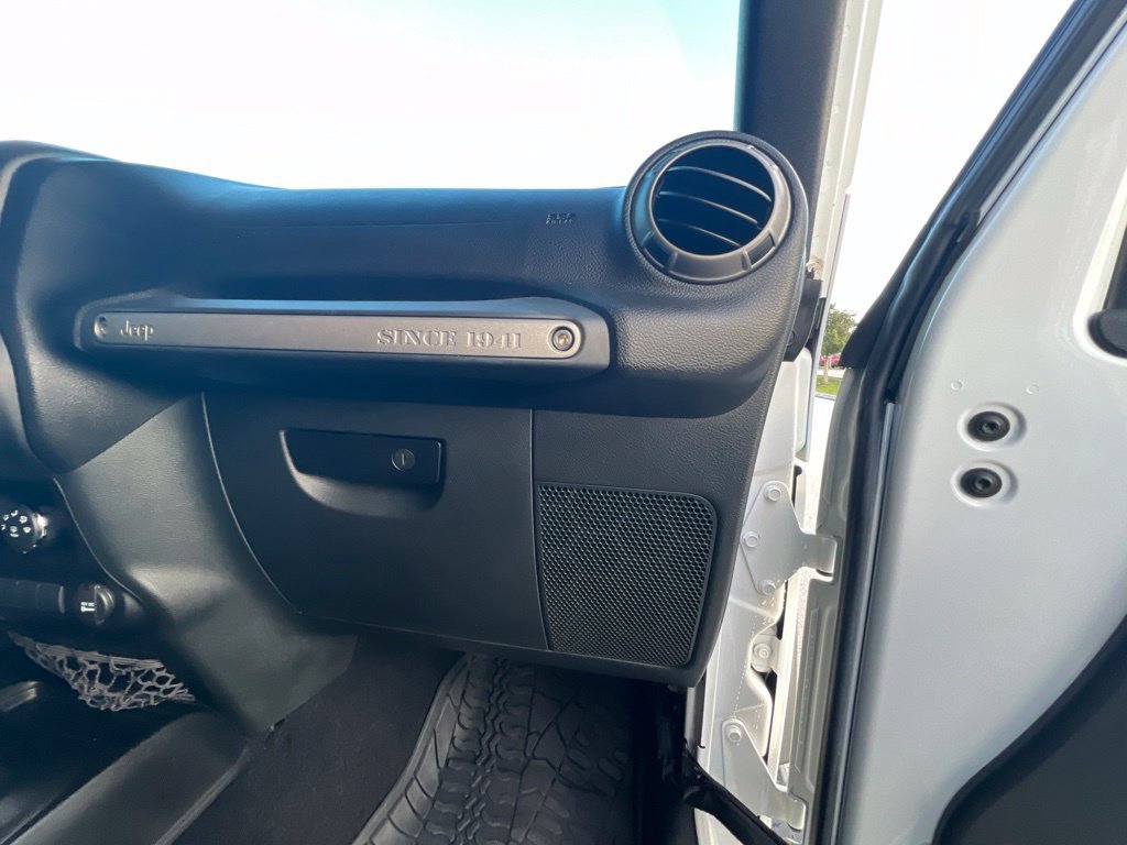 Used 2015 Jeep Wrangler Unlimited Sport w/ Quick Order Package 24S AWD/4WD image 26