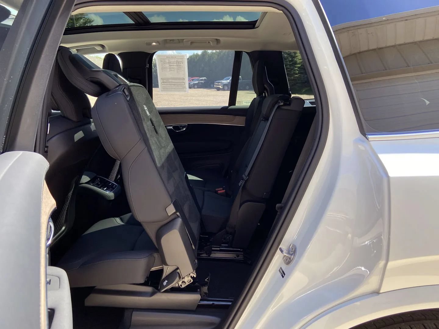 Used 2025 Volvo XC90 B6 Plus AWD/4WD image 27