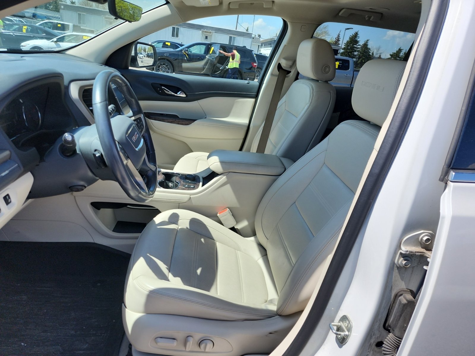 Used 2020 GMC Acadia Denali w/ GMC Pro Grade Package AWD/4WD image 7