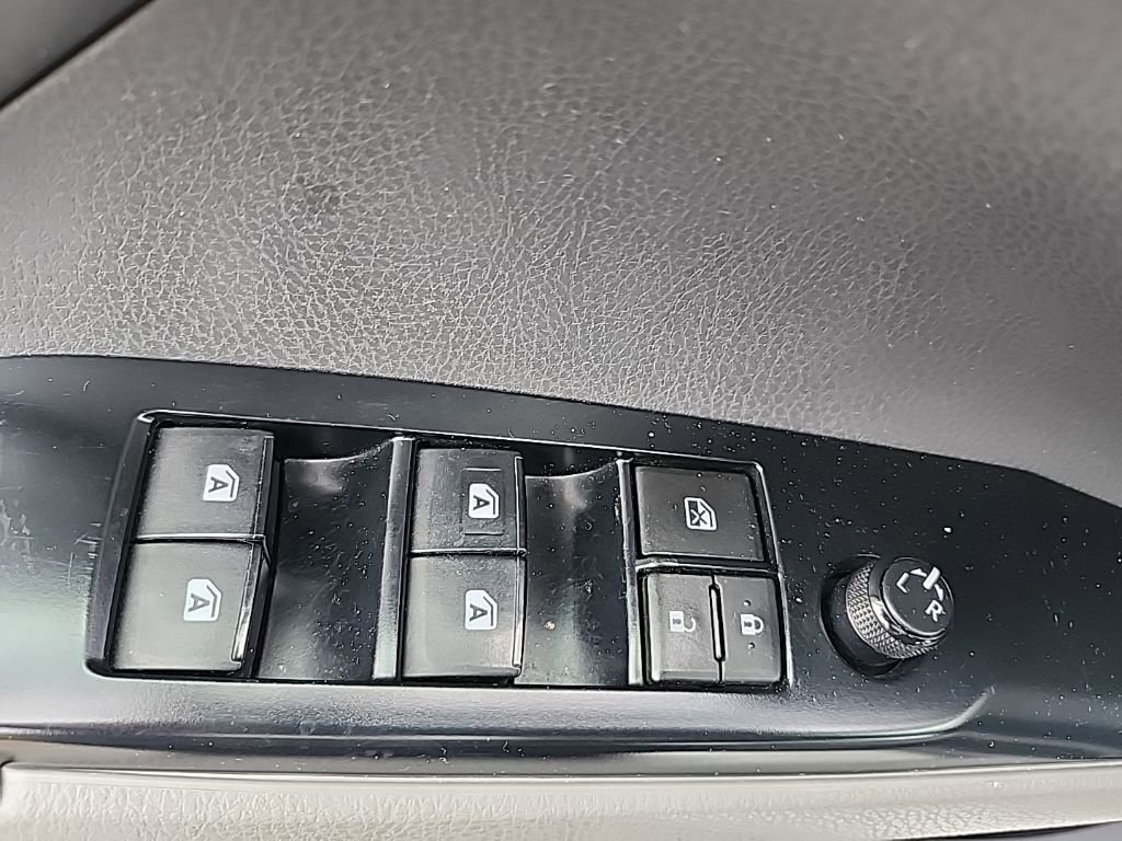 Used 2018 Toyota Camry L image 24