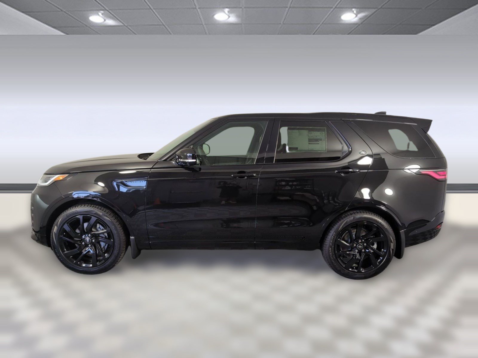 Used 2025 Land Rover Discovery Dynamic SE AWD/4WD image 2