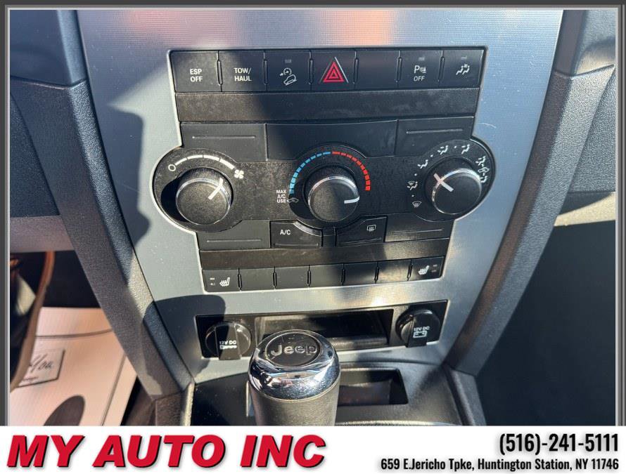 Used 2010 Jeep Commander Sport w/ Sun/Sound Group image 19