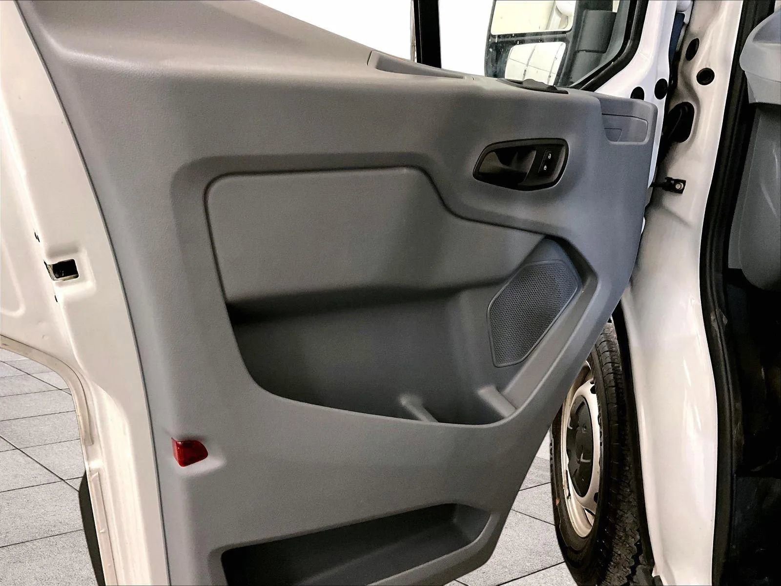 Used 2018 Ford Transit 150 130 Low Roof RWD image 22