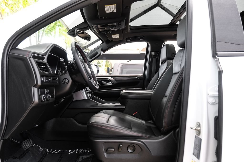 Used 2022 Chevrolet Suburban RST w/ Luxury Package RWD image 3