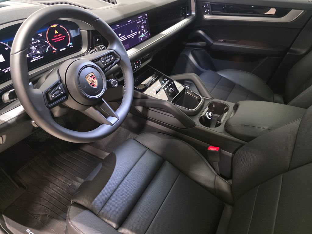 Certified 2026 Porsche Cayenne AWD/4WD image 4