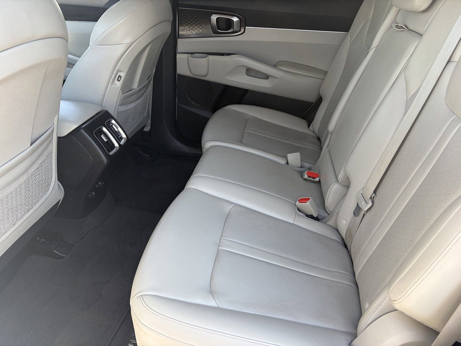 Used 2023 Kia Sorento S w/ Panoramic Sunroof Package image 18