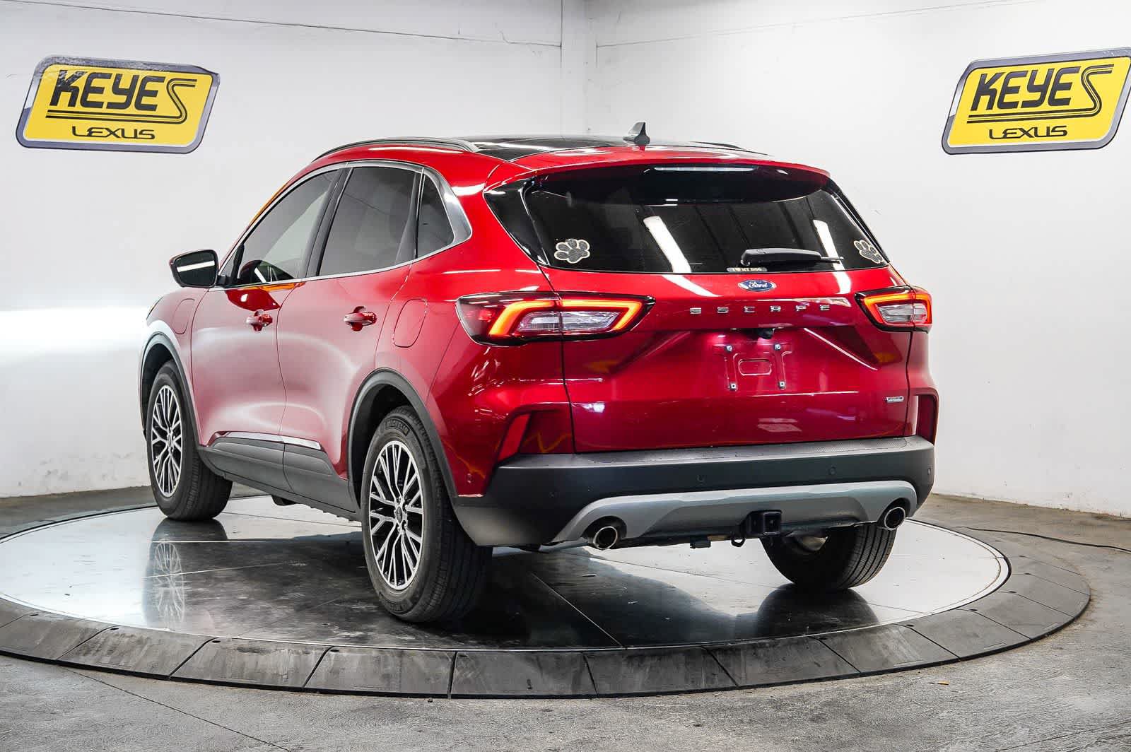 Used 2023 Ford Escape SE w/ PHEV Premium Package FWD image 2