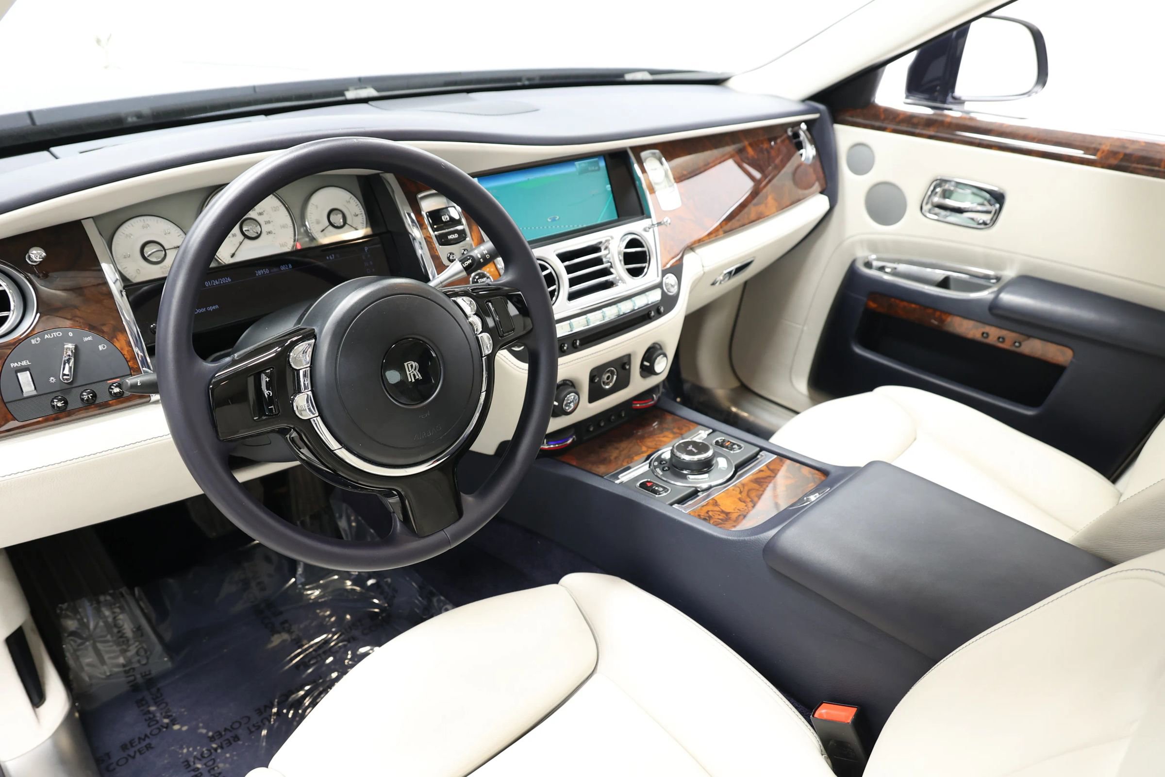 Used 2015 Rolls-Royce Ghost image 19