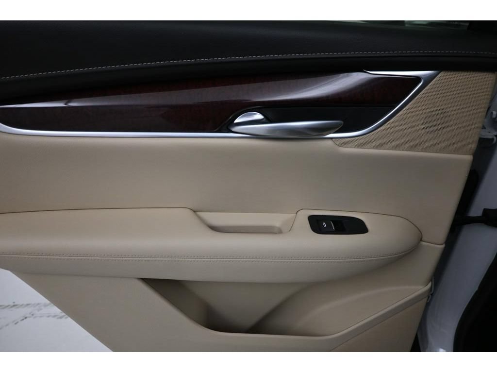 Used 2018 Cadillac XT5 Luxury w/ Driver Awareness Package AWD/4WD image 22