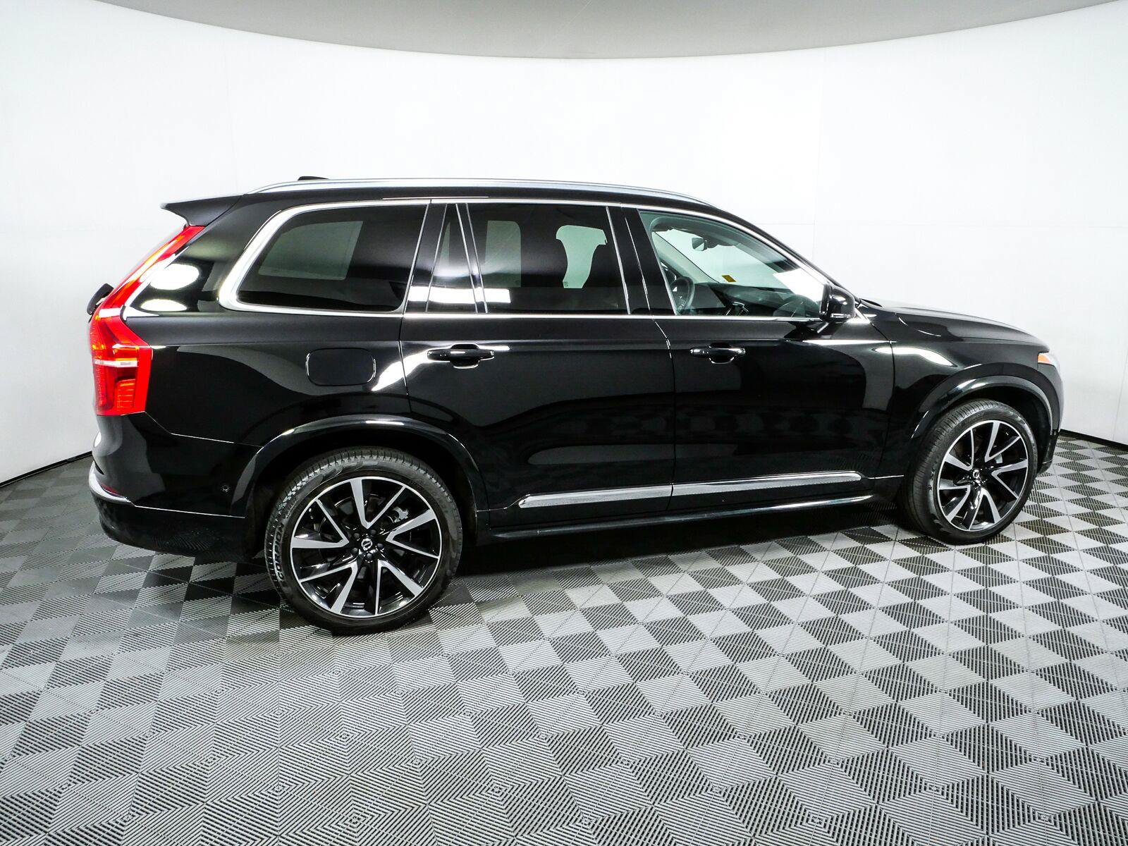 Used 2023 Volvo XC90 B6 Plus w/ Protection Package Premier AWD/4WD image 2