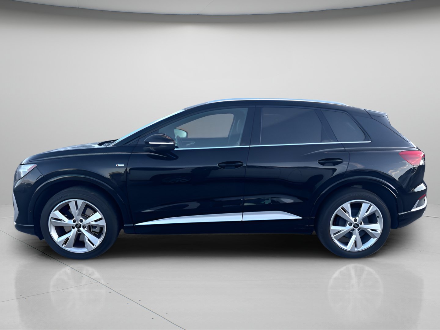 Used 2023 Audi Q4 e-tron Premium Plus w/ Premium Plus AWD/4WD image 8