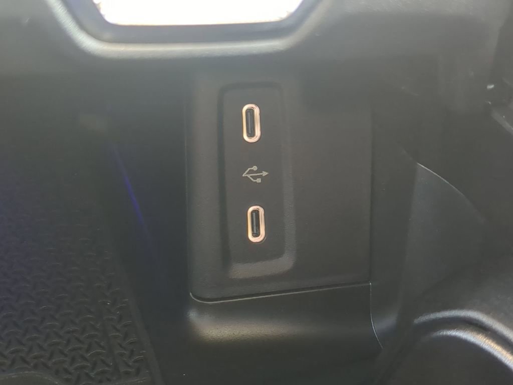 Used 2025 Mercedes-Benz GLC 300 image 9