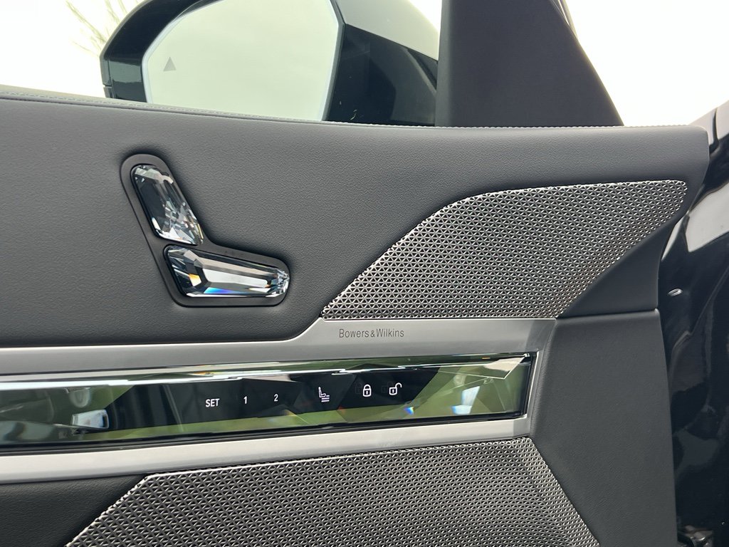 Used 2023 BMW 760i xDrive image 12