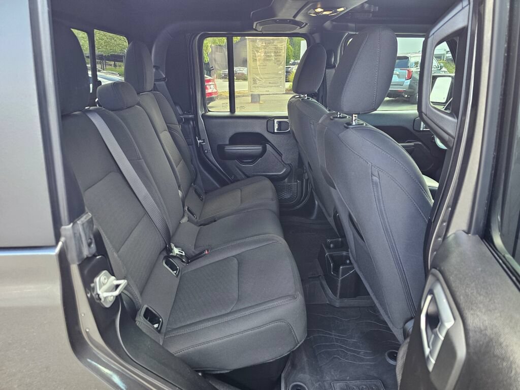 Used 2023 Jeep Gladiator Sport AWD/4WD image 25