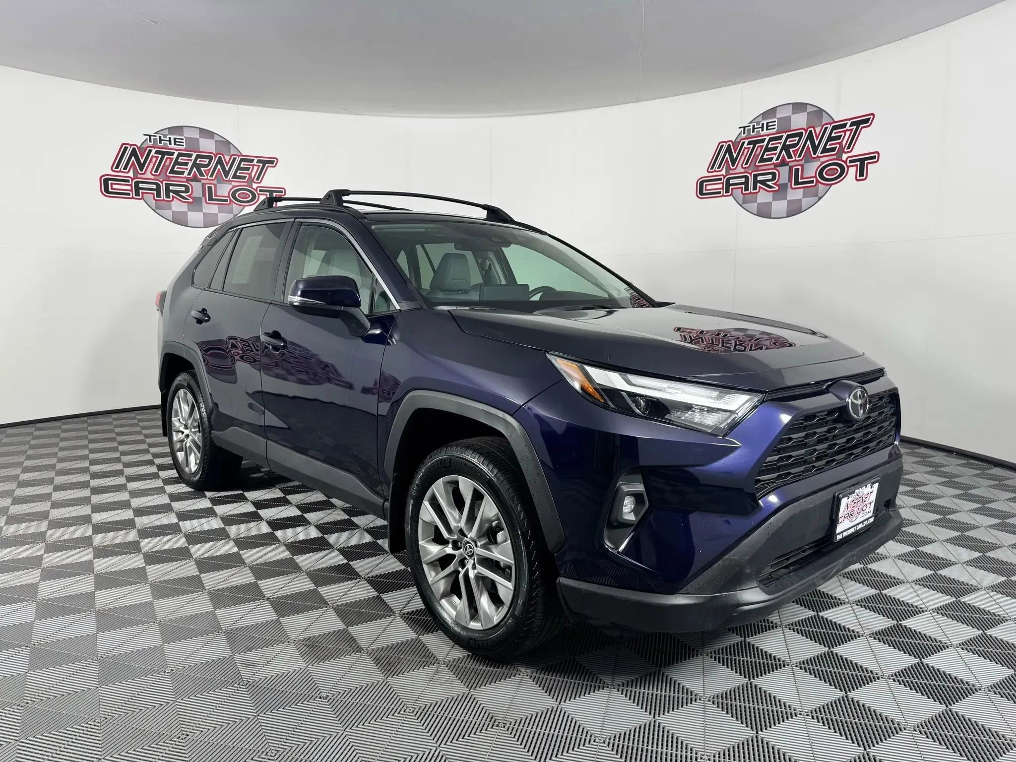 Used 2025 Toyota RAV4 XLE Premium w/ Weather Package AWD/4WD image 9