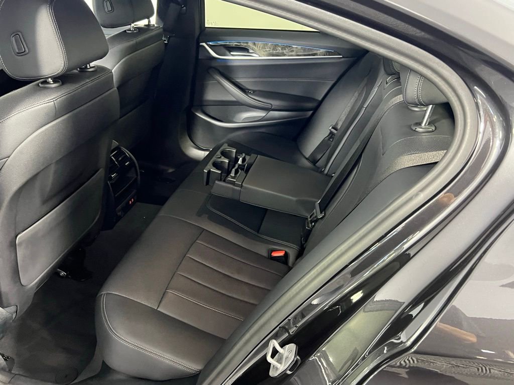 Used 2023 BMW 530e w/ M Sport Package image 25