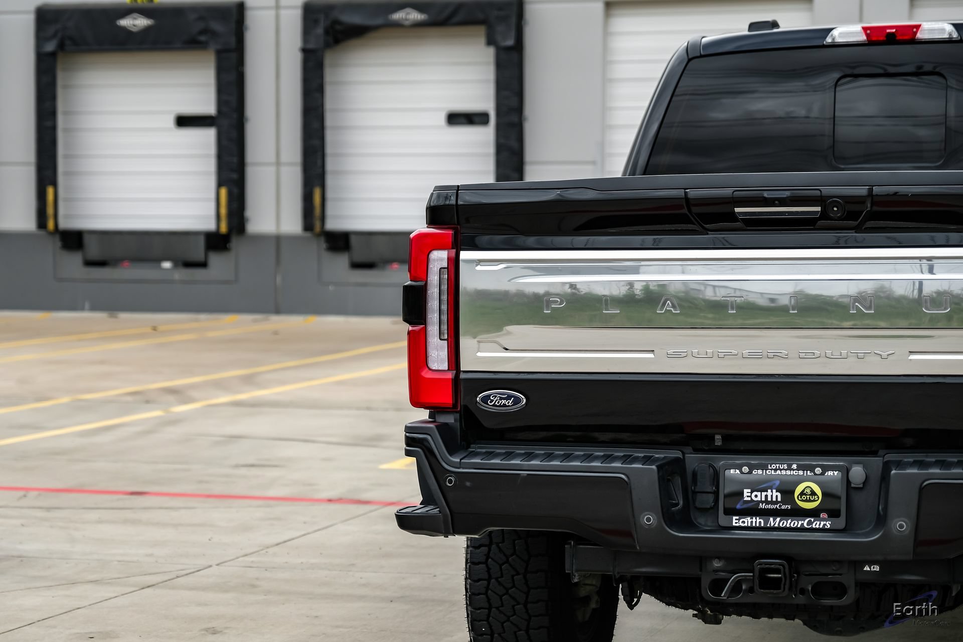 Used 2024 Ford F350 Platinum w/ Tremor Off-Road Package AWD/4WD image 14